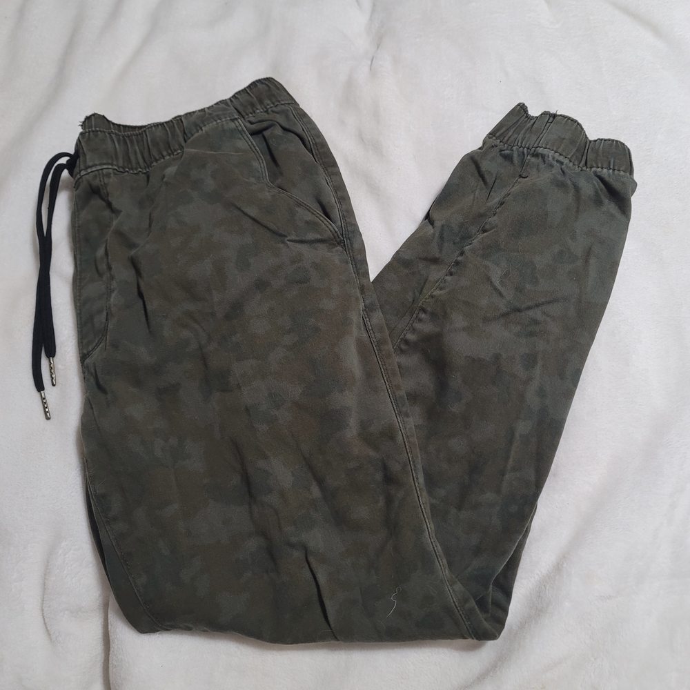 Arizona Jean Company‎ Green Camouflage Joggers Sz 34